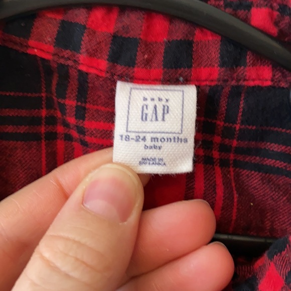 Baby Gap red and black plaid button up flannel 18-24 months - Picture 2 of 3